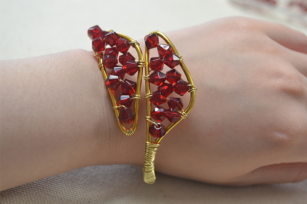 diy-easy-wire-wrapped-bracelet-with-red-glass-beads600400